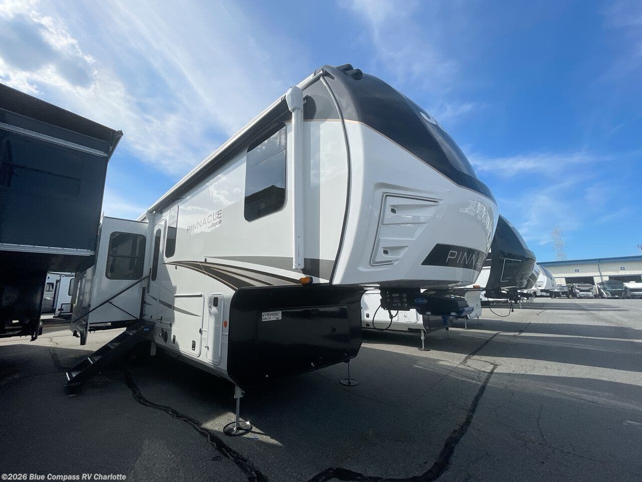 2027 Pinnacle 32RLTS by Jayco from Blue Compass RV Charlotte in Concord, North Carolina