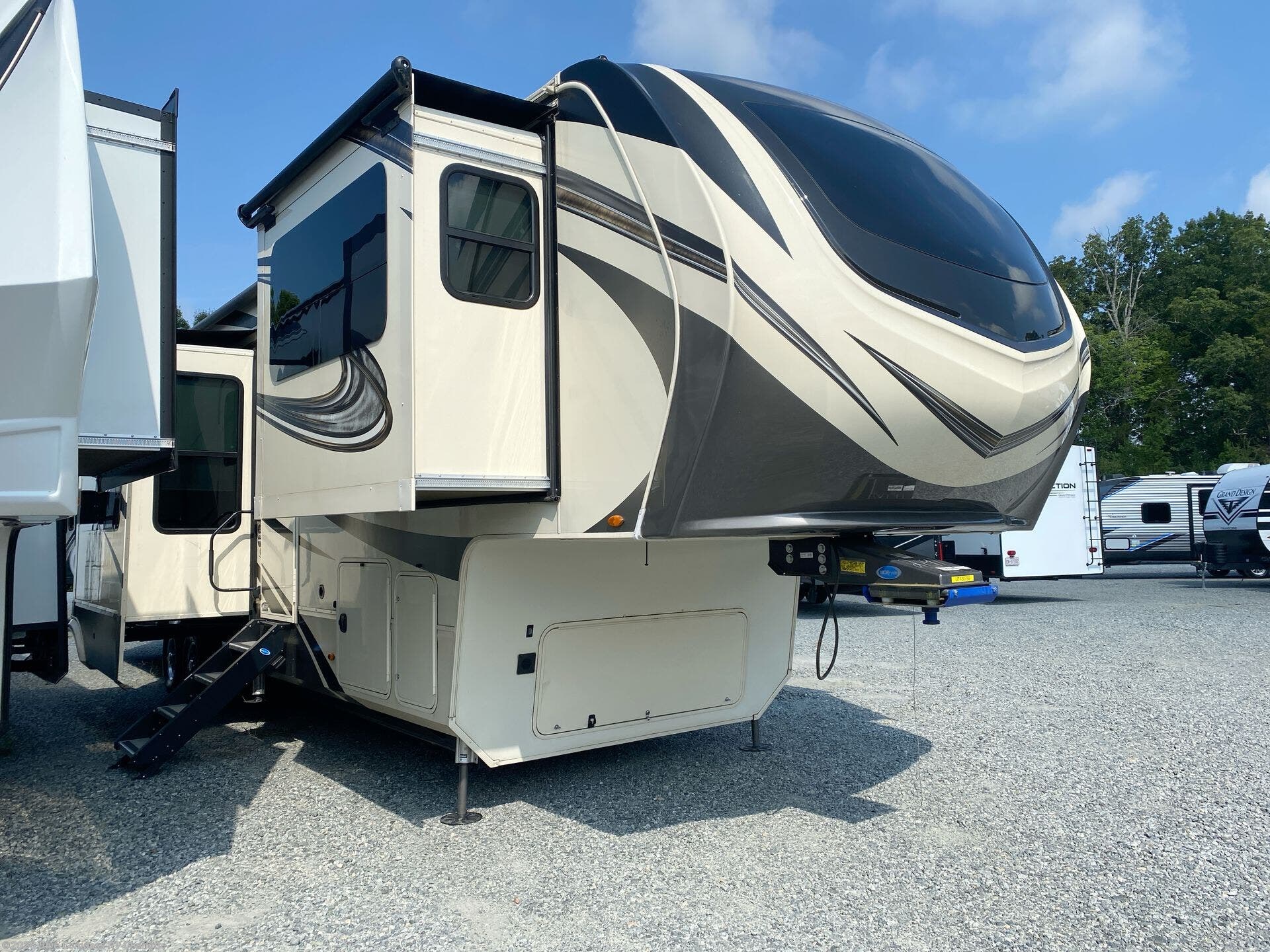2021 Solitude 380FL by Grand Design from Blue Compass RV Charlotte in Concord, North Carolina