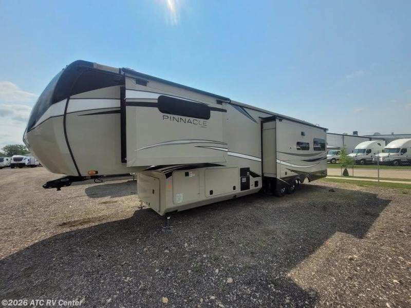 2021 Jayco Pinnacle 36KPTS - Used Fifth Wheel For Sale by ATC RV Center in Cedar Rapids, Iowa features Slideout