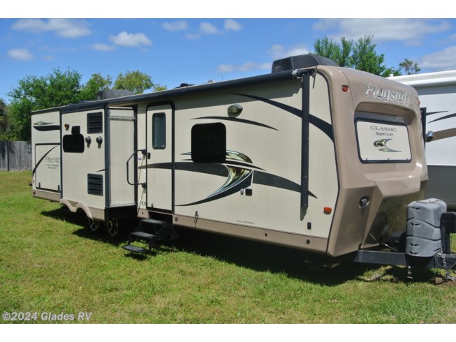 Used 2016 Forest River Flagstaff Classic Super Lite 829IKRBS available in Fort Myers, Florida