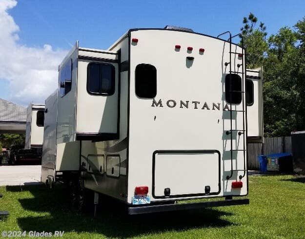 2018 Keystone Montana 3791RD - Used Fifth Wheel For Sale by Glades RV in Fort Myers, Florida features Leveling Jacks, CO Detector, Microwave, DVD Player, Shower