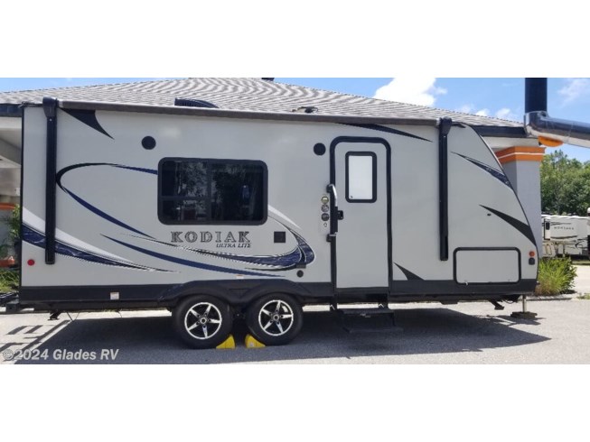2018 Dutchmen Kodiak Express 201QB - Used Travel Trailer For Sale by Glades RV in Fort Myers, Florida features Stove Top Burner, Leveling Jacks, Roof Vents, Water Heater, Queen Bed