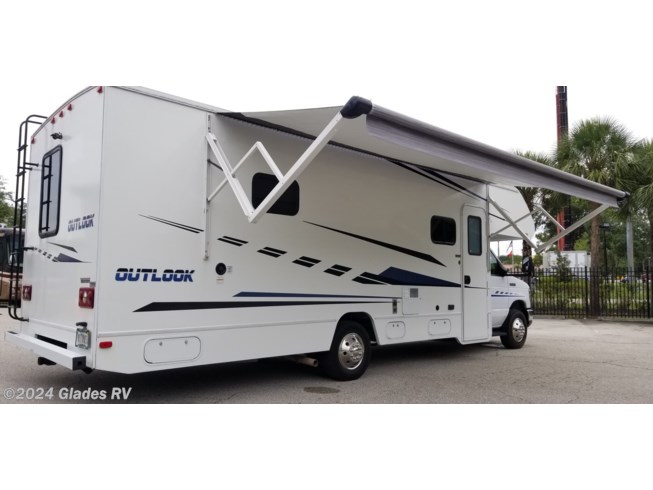 2019 Outlook 27D by Winnebago from Glades RV in Fort Myers, Florida