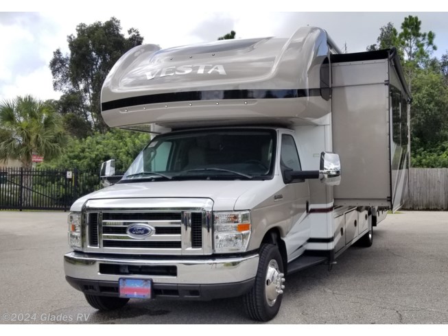 2017 Holiday Rambler Vesta 31U - Used Class C For Sale by Glades RV in Fort Myers, Florida features TV, Air Conditioning, Power Roof Vent, CD Player, Auxiliary Battery
