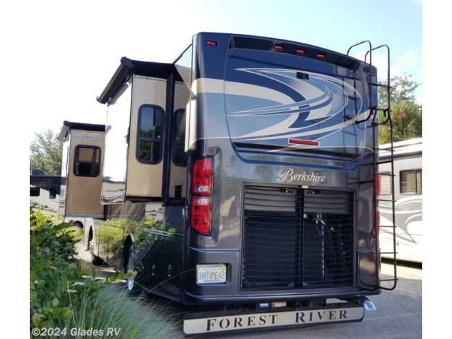 2015 Forest River Berkshire 34QS - Used Diesel Pusher For Sale by Glades RV in Fort Myers, Florida