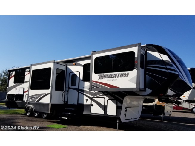 2017 Grand Design Momentum 376TH - Used Fifth Wheel For Sale by Glades RV in Fort Myers, Florida
