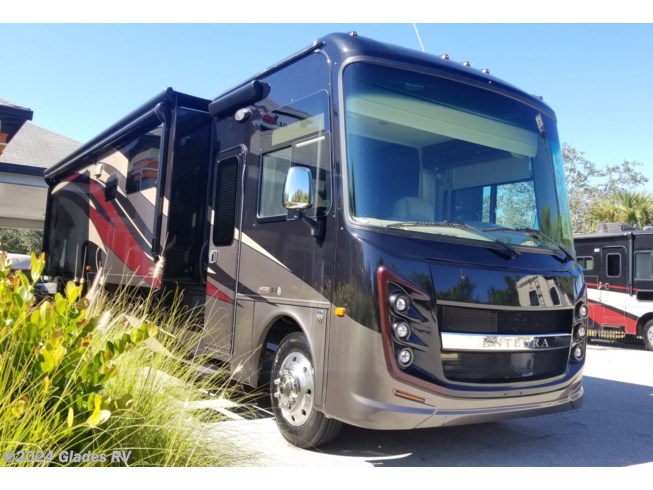 2019 Entegra Coach Emblem 36H - Used Class A For Sale by Glades RV in Fort Myers, Florida features 50 Amp Service, Backup Camera, Oven, Full Body Paint, Automatic Leveling Jacks