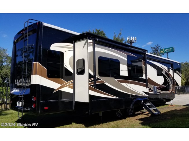 2018 Heartland Landmark LM Newport - Used Fifth Wheel For Sale by Glades RV in Fort Myers, Florida features Full Body Paint, Convection Microwave, Solid Surface Countertops, 50 Amp Service, Dishwasher