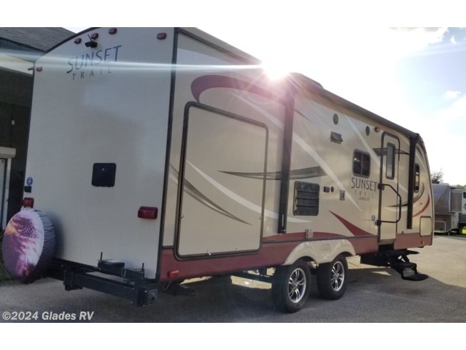 2016 CrossRoads Sunset Trail Lite Weight 250RB - Used Travel Trailer For Sale by Glades RV in Fort Myers, Florida features Stabilizer Jacks, Enclosed Underbelly, Booth Dinette, Recliner(s), Outside Kitchen