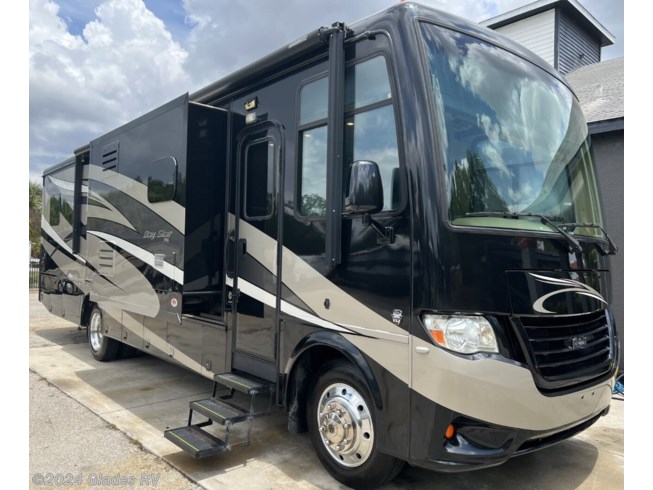 Used 2016 Newmar Bay Star 3404 available in Fort Myers, Florida