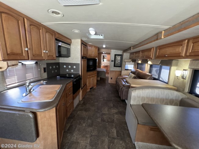 2013 Vista 35F by Winnebago from Glades RV in Fort Myers, Florida