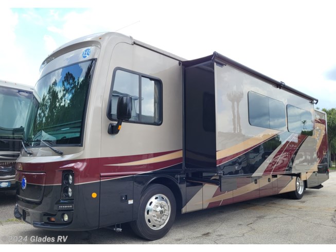2018 Holiday Rambler Navigator XE 36U - Used Diesel Pusher For Sale by Glades RV in Fort Myers, Florida features Convection Microwave, Awning