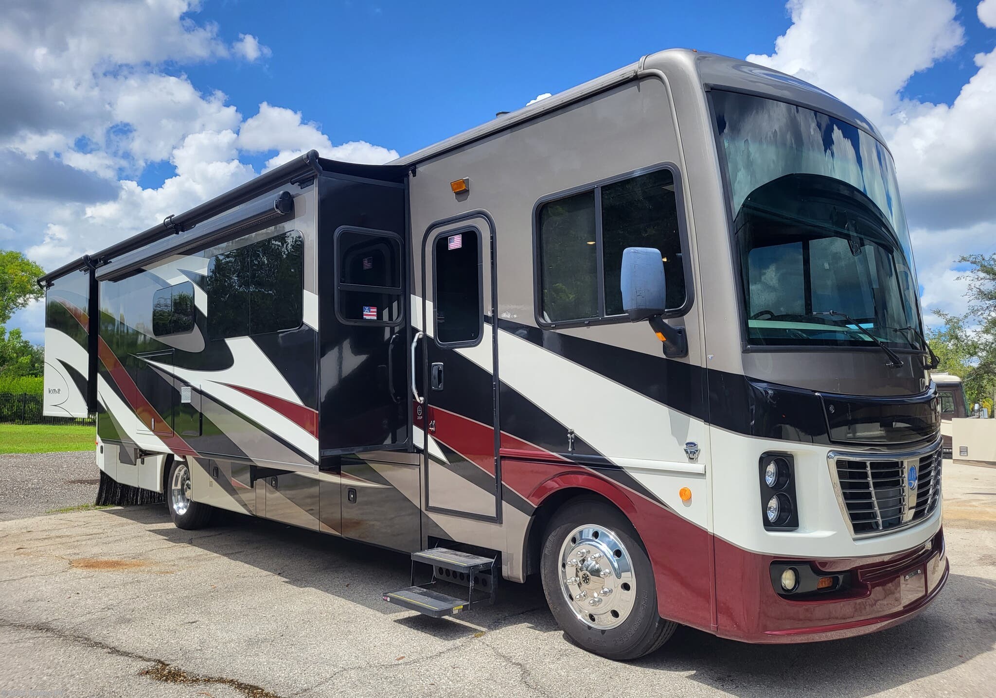 <span style='text-decoration:line-through;'>2018 Holiday Rambler Vacationer 35P</span>