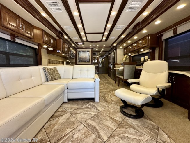 2014 American Coach American Tradition 42G - Used Diesel Pusher For Sale by Glades RV in Fort Myers, Florida