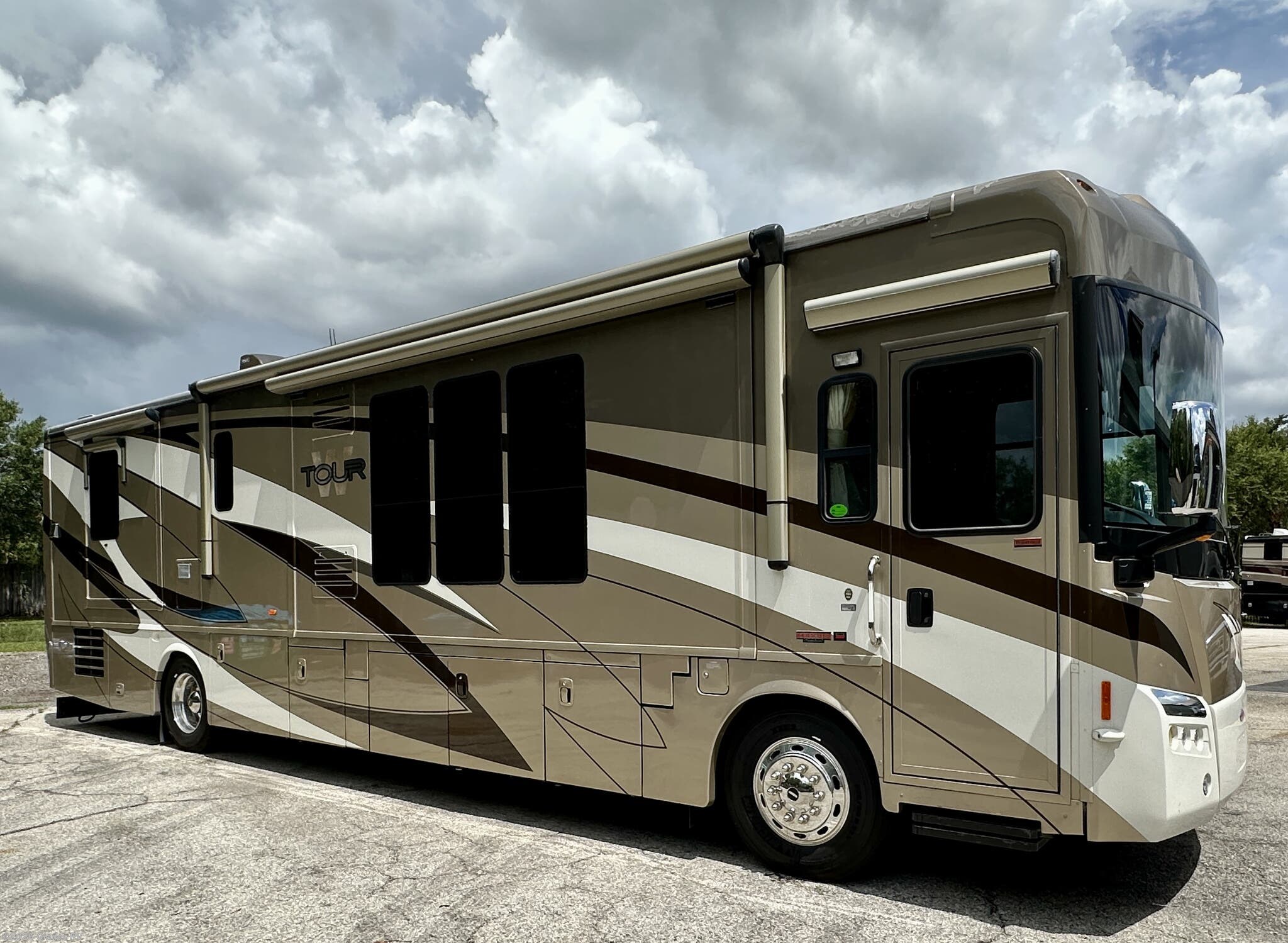 2009 Winnebago Tour 40FD RV for Sale in Fort Myers, FL 33912 | 1402 ...