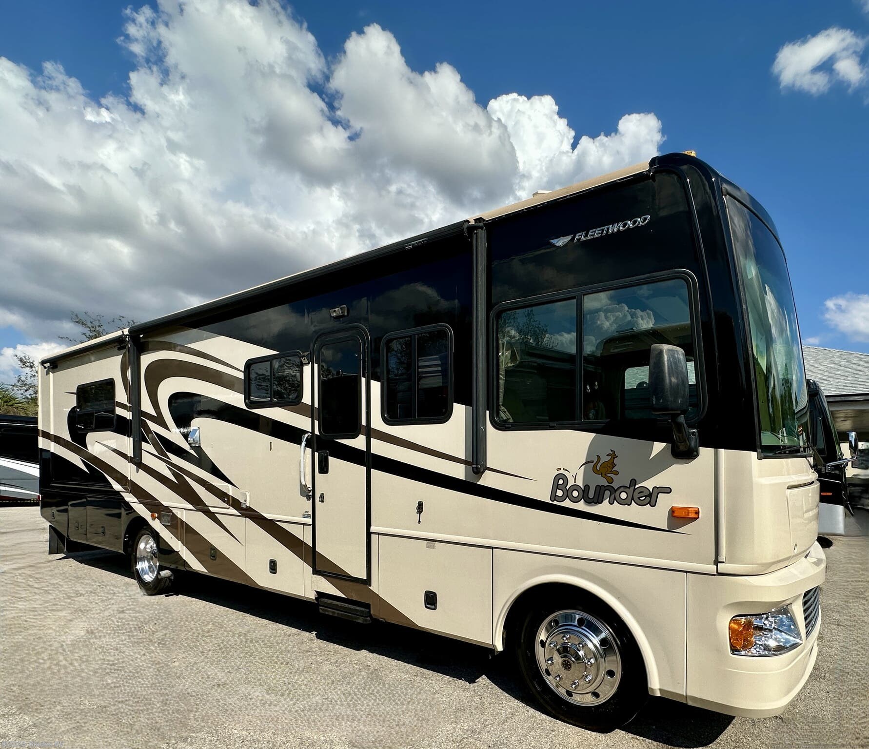 <span style='text-decoration:line-through;'>2008 Fleetwood Bounder 35E</span>