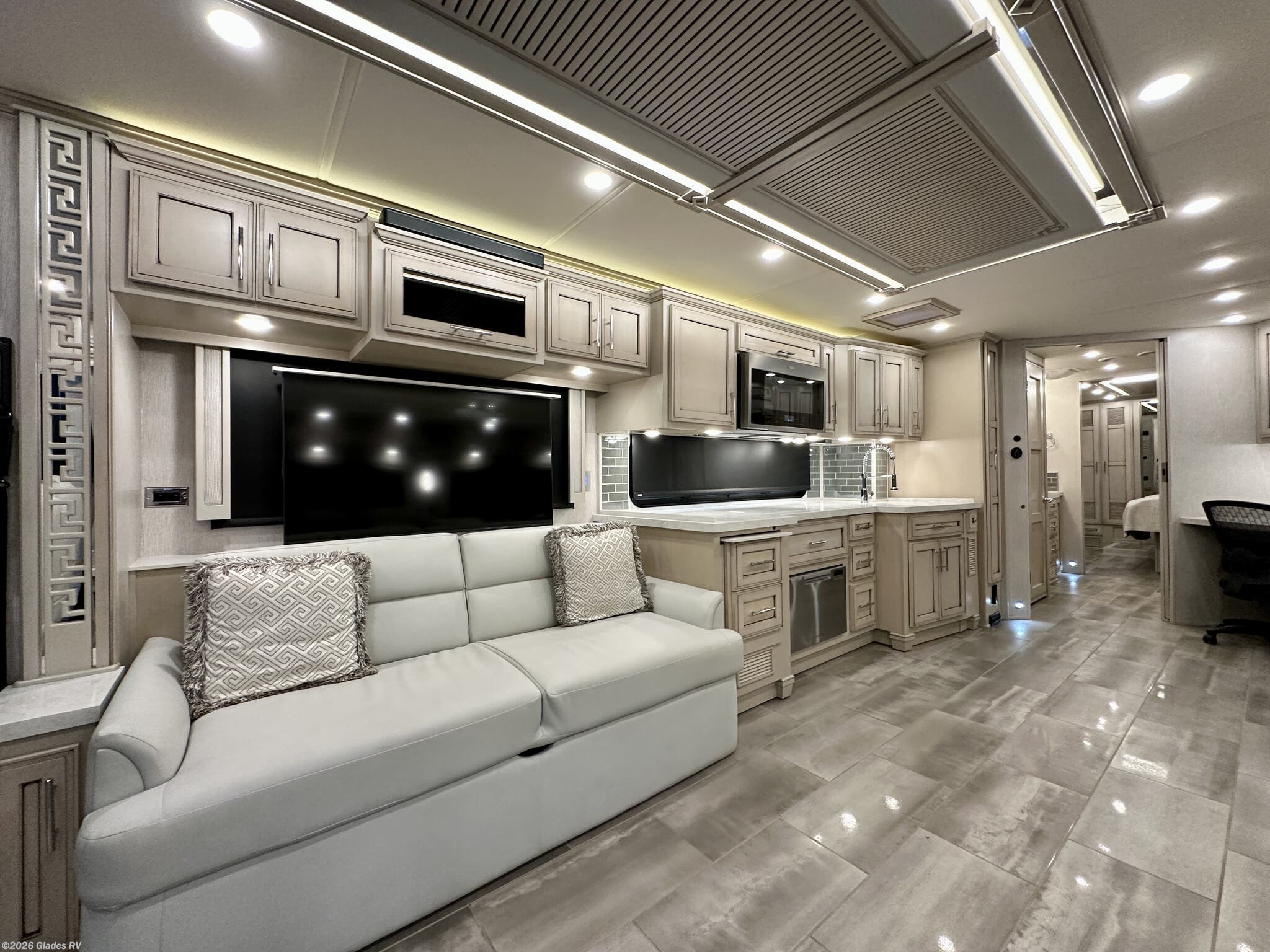 2022 Ventana 4334 by Newmar from Glades RV in Fort Myers, Florida