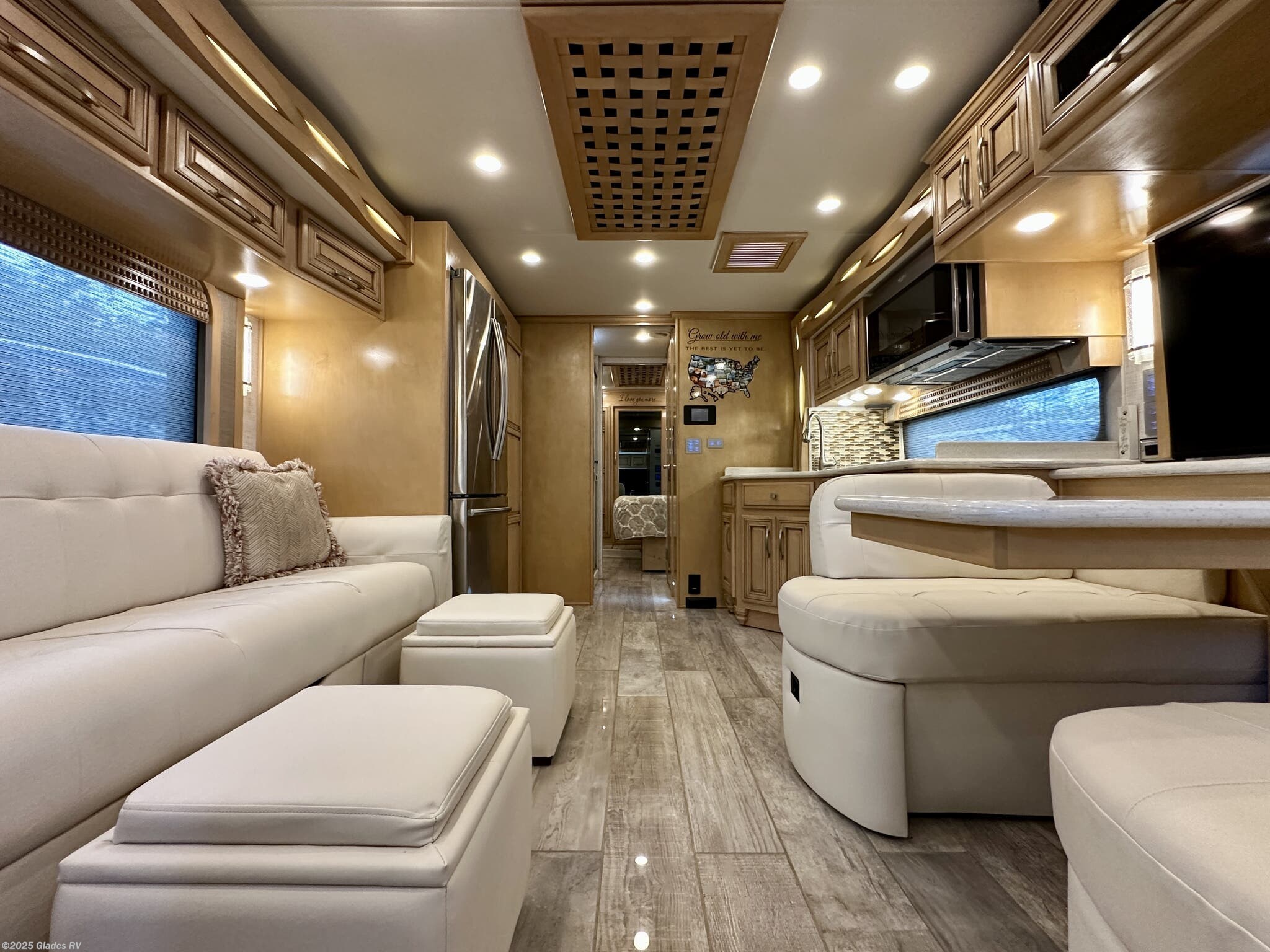 2019 Newmar New Aire 3341 - Used Diesel Pusher For Sale by Glades RV in Fort Myers, Florida features Keyless Entry, Dryer, Residential Refrigerator, Automatic Leveling Jacks, 50 Amp Service