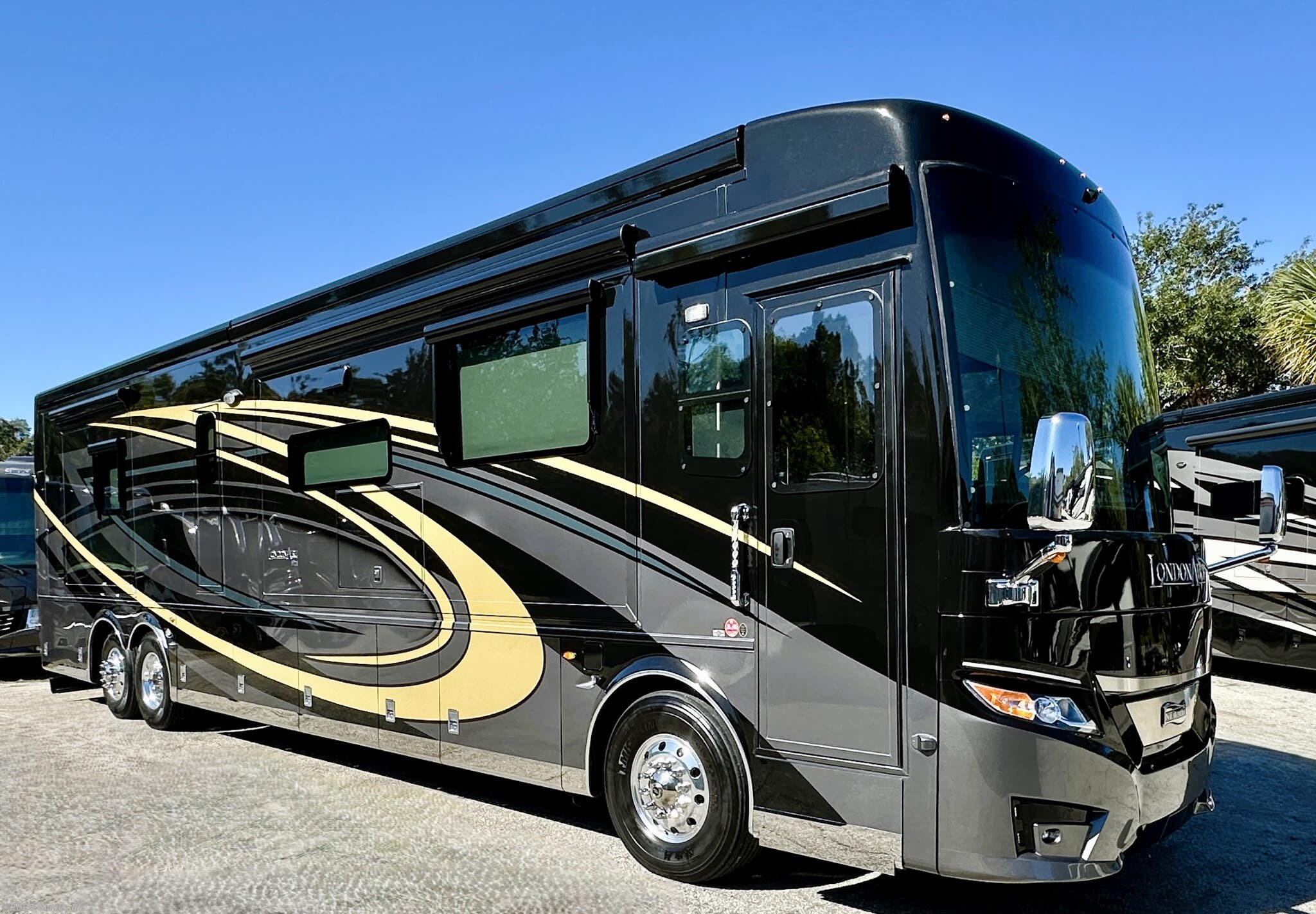 2023 Newmar London Aire 4586