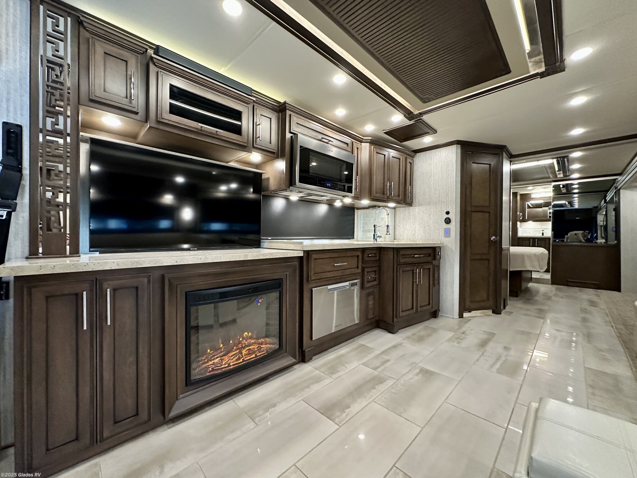 2022 Ventana 3709 by Newmar from Glades RV in Fort Myers, Florida