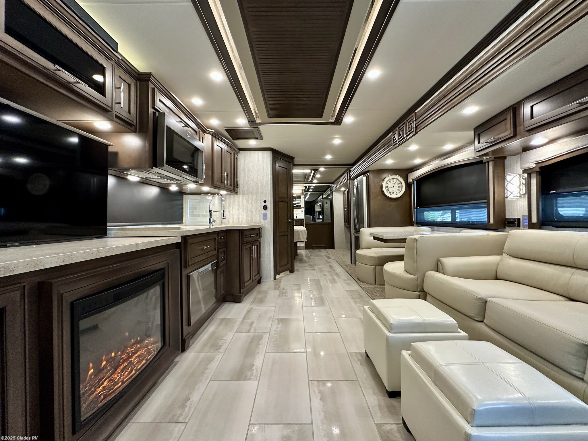 2022 Newmar Ventana 3709 - Used Diesel Pusher For Sale by Glades RV in Fort Myers, Florida features Backup Camera, Fireplace, Keyless Entry, Dryer, Convection Microwave