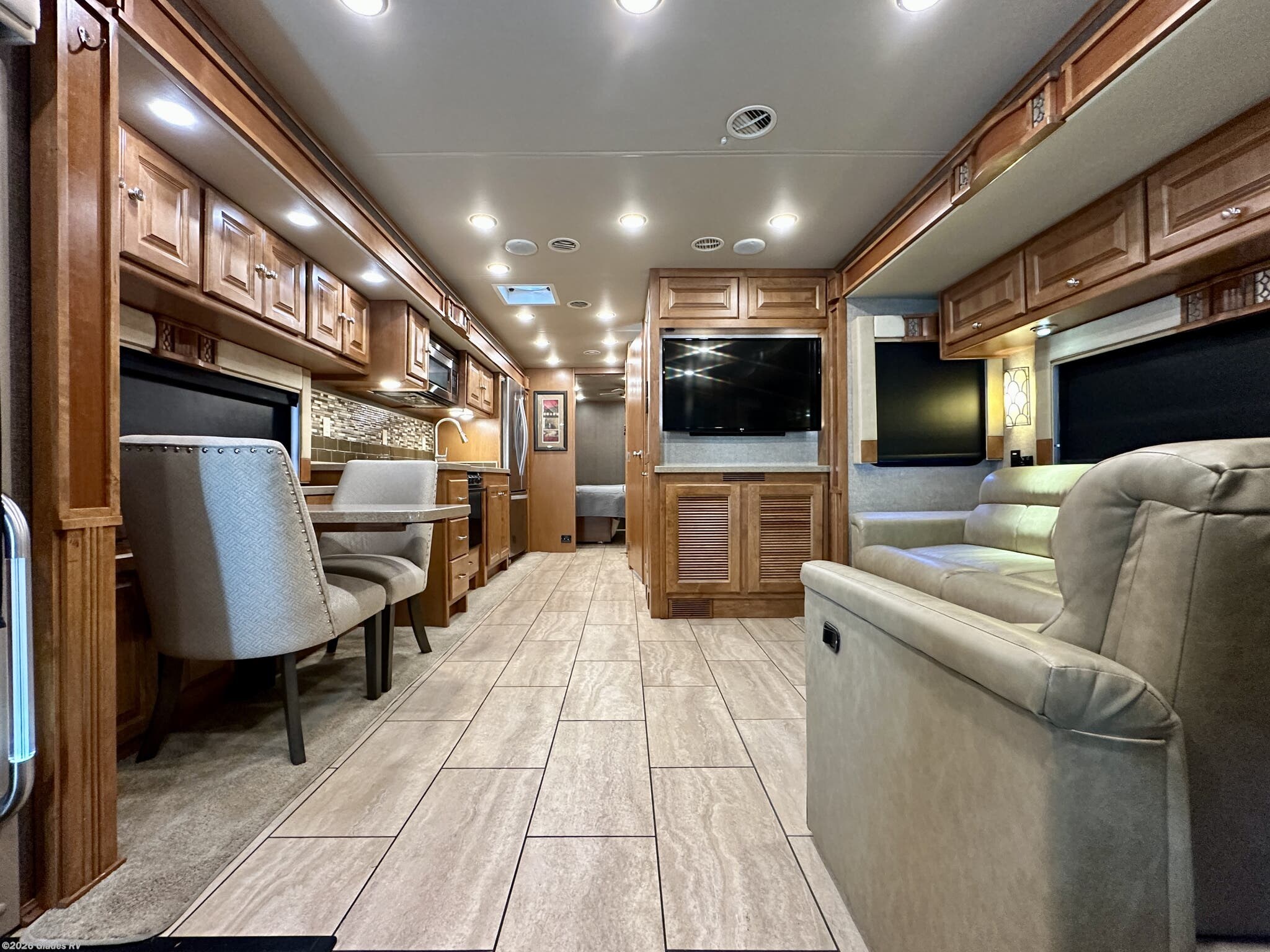 2017 Tiffin Open Road Allegro 34 PA - Used Class A For Sale by Glades RV in Fort Myers, Florida features Dryer, Power Entrance Step, 50 Amp Service, Day/Night Shades, Second Roof A/C