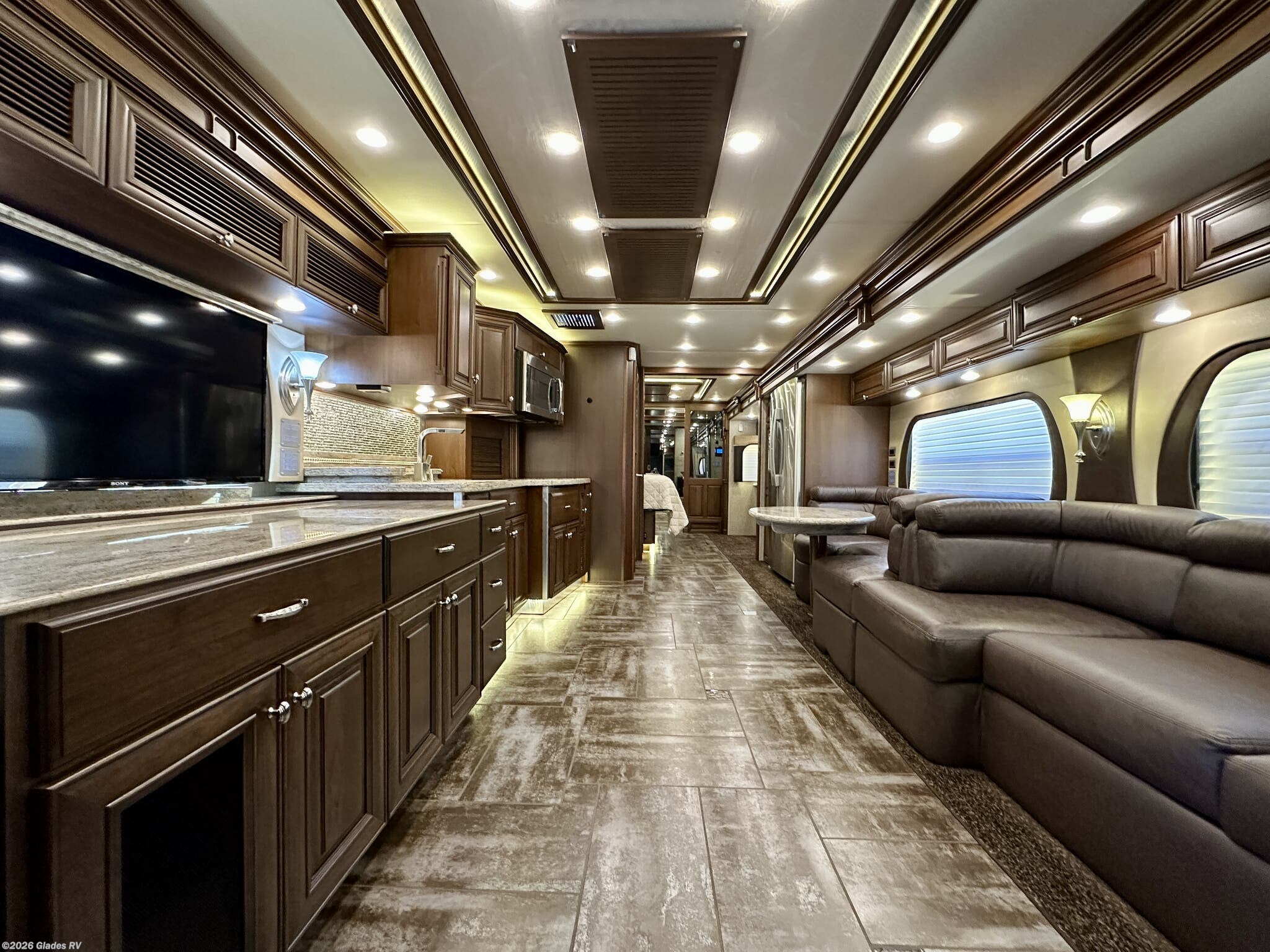 2014 Newmar King Aire 4593 - Used Diesel Pusher For Sale by Glades RV in Fort Myers, Florida features Outside Entertainment Center, Power Entrance Step, Automatic Leveling Jacks, Hydronic Heat, Day/Night Shades