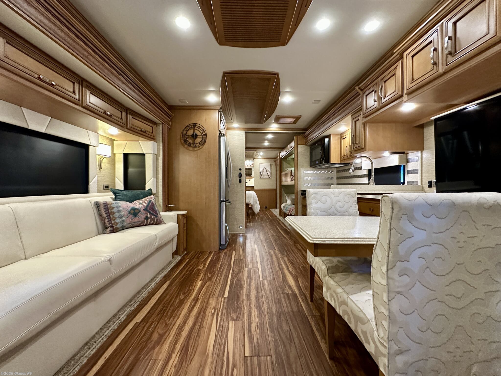 2017 Newmar Ventana LE 4042 - Used Diesel Pusher For Sale by Glades RV in Fort Myers, Florida features Power Entrance Step, Dryer, 50 Amp Service, Queen Bed, Residential Refrigerator