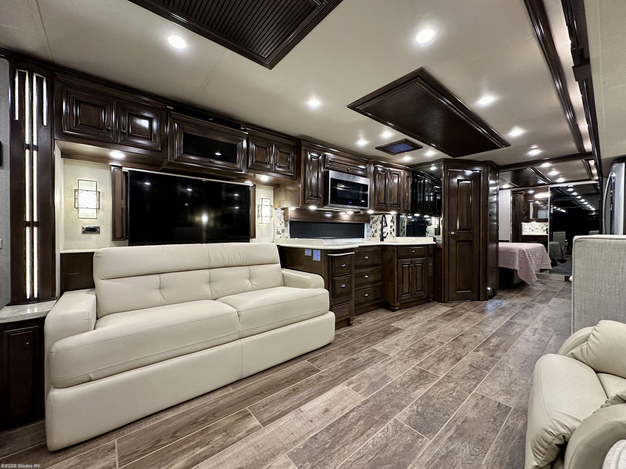 2019 Dutch Star 4018 by Newmar from Glades RV in Fort Myers, Florida
