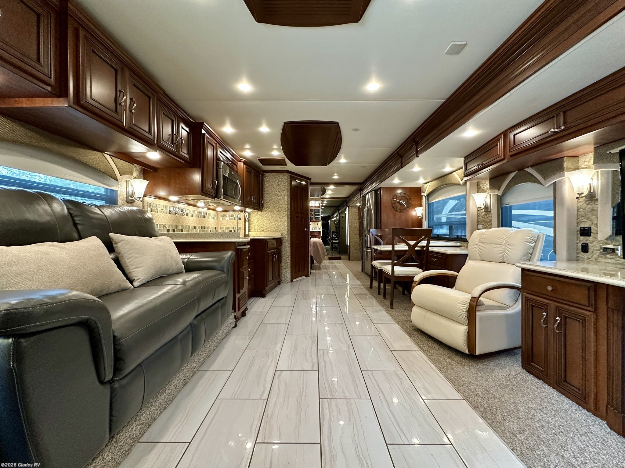 2015 Newmar Ventana 4037 - Used Diesel Pusher For Sale by Glades RV in Fort Myers, Florida features Washer, 50 Amp Service, Automatic Leveling Jacks, Hydronic Heat, Dryer