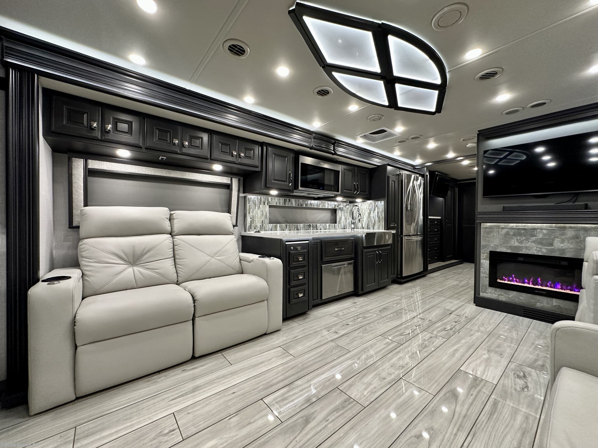 2024 Armada 40M by Holiday Rambler from Glades RV in Fort Myers, Florida