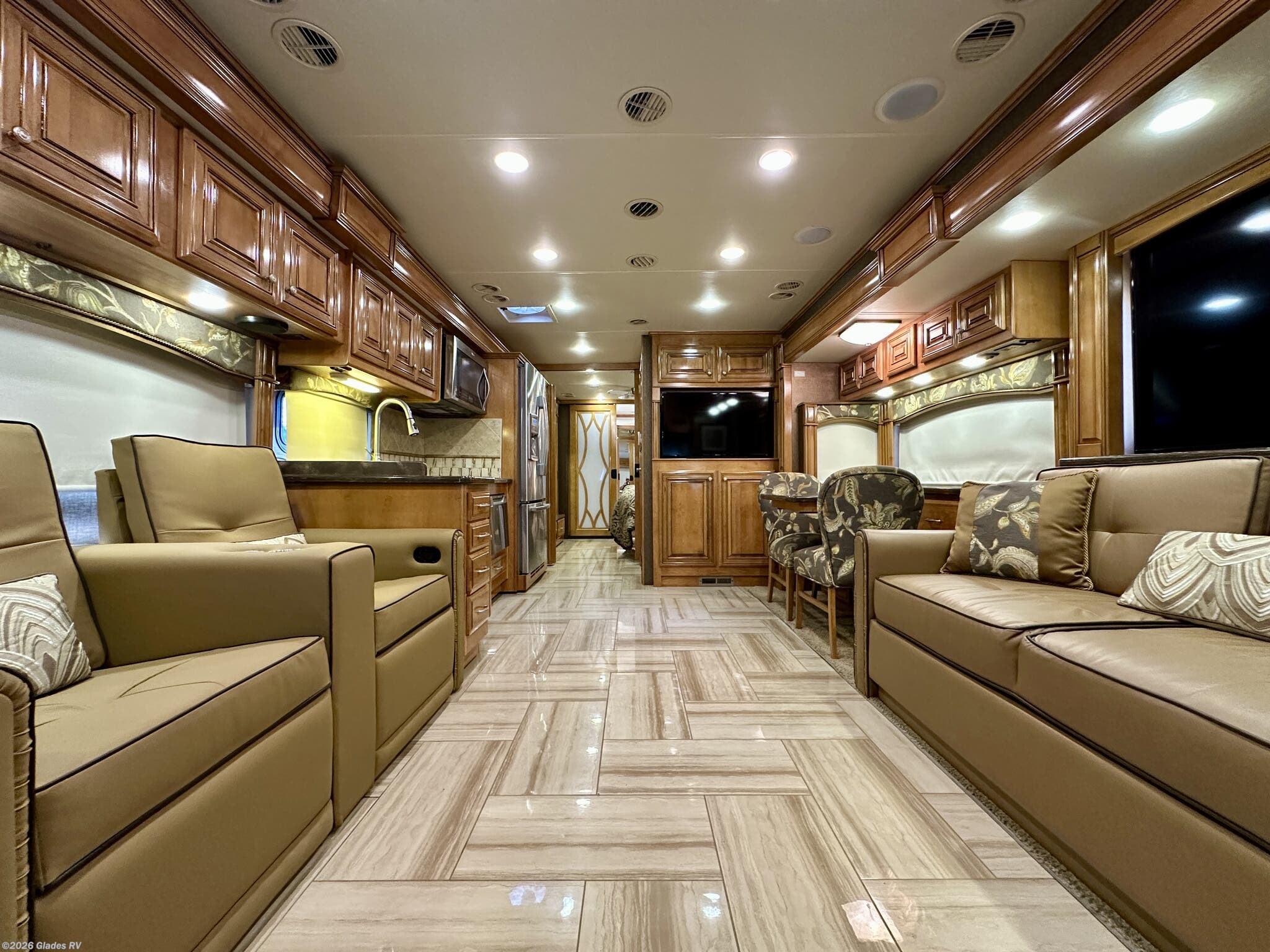 2015 Thor Motor Coach Tuscany 40DX - Used Diesel Pusher For Sale by Glades RV in Fort Myers, Florida features Backup Camera, Bath & 1/2, Dishwasher, Automatic Leveling Jacks, Dryer