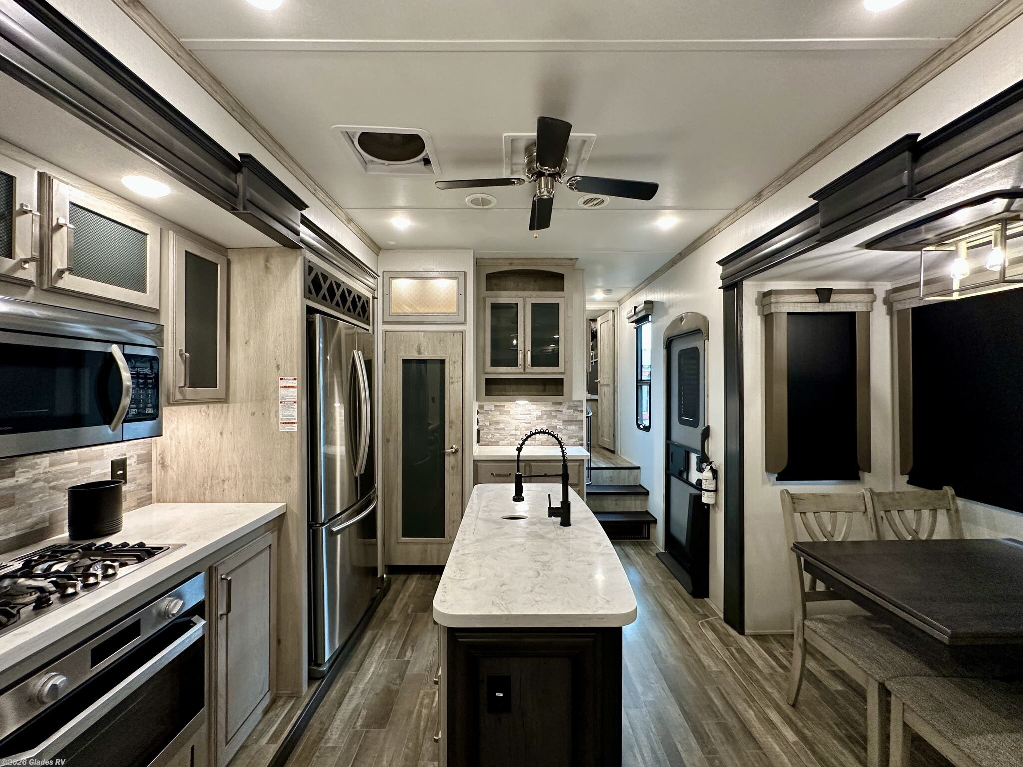 2021 Keystone Alpine 3850RD - Used Fifth Wheel For Sale by Glades RV in Fort Myers, Florida features Keyless Entry, King Size Bed, Pantry, Residential Refrigerator, Second Roof A/C