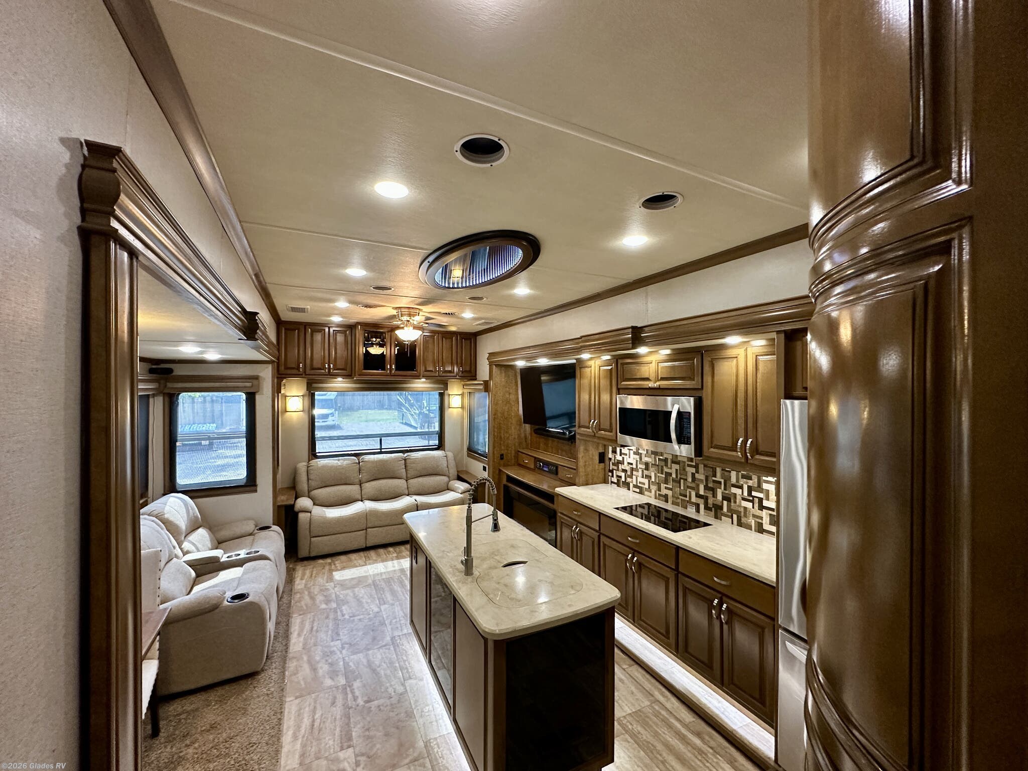 2018 Forest River RiverStone 37RL - Used Fifth Wheel For Sale by Glades RV in Fort Myers, Florida features Day/Night Shades, Automatic Leveling Jacks, Dryer, Fireplace, 50 Amp Service