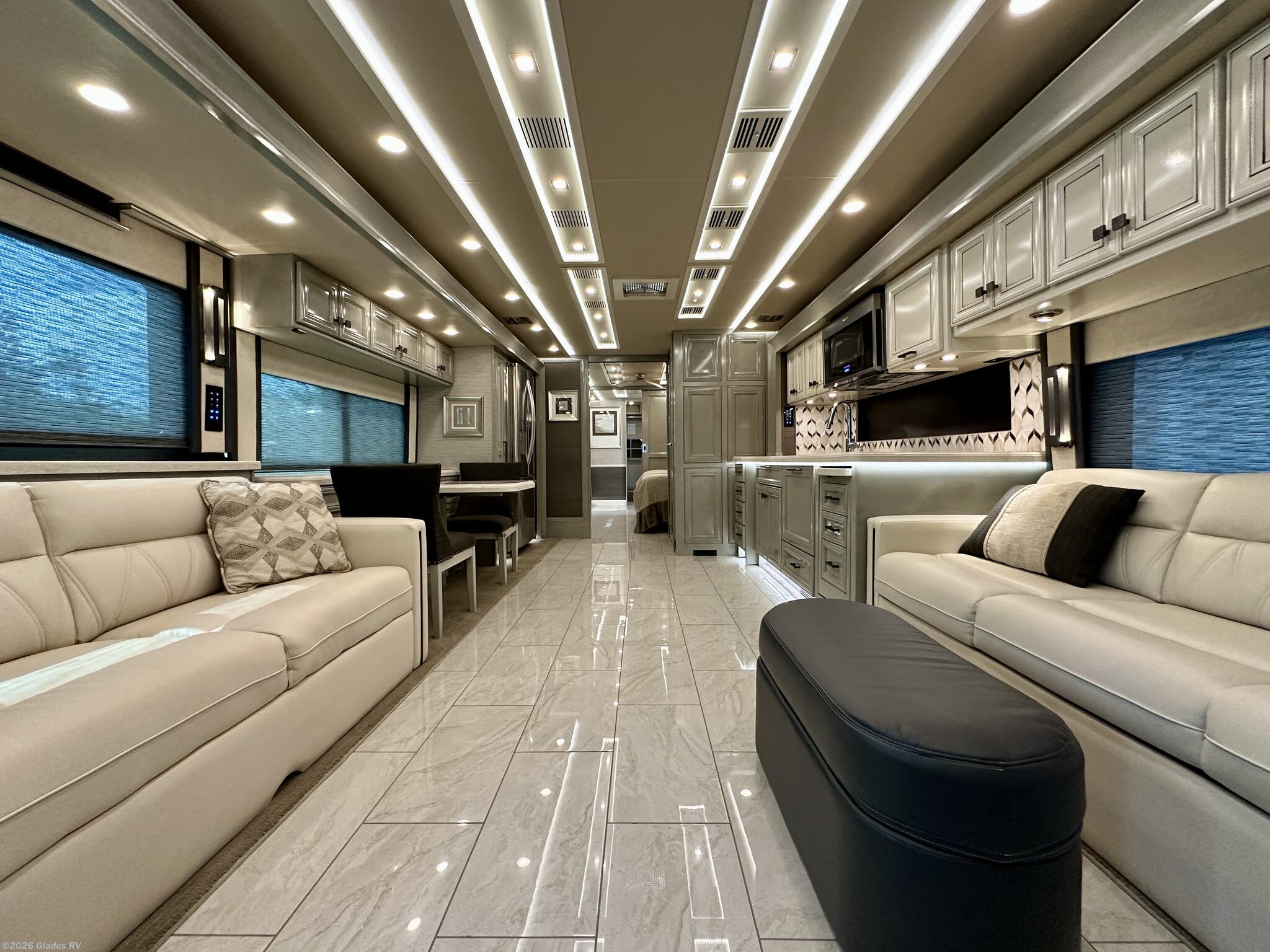 2021 Tiffin Allegro Bus 45 OPP - Used Diesel Pusher For Sale by Glades RV in Fort Myers, Florida features Washer, King Size Bed, Bath & 1/2, Central Vacuum, Solid Surface Countertops
