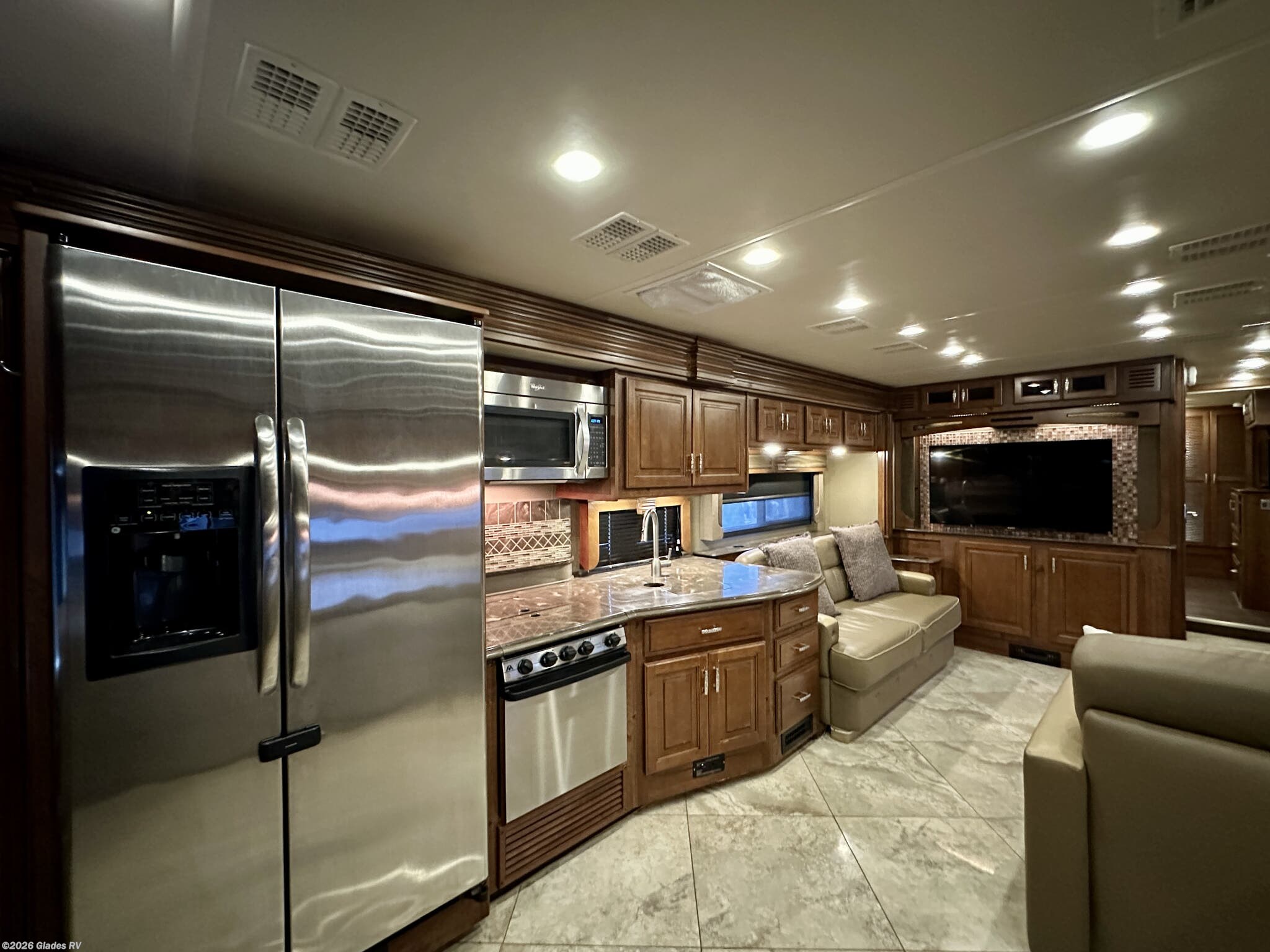 2014 Discovery 40X by Fleetwood from Glades RV in Fort Myers, Florida