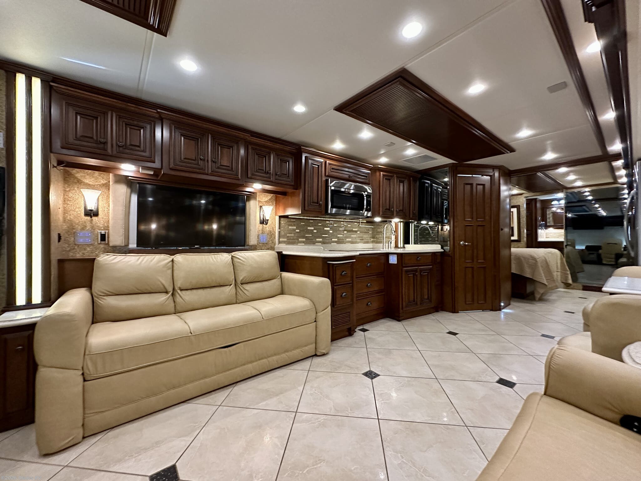 2014 Dutch Star 4018 by Newmar from Glades RV in Fort Myers, Florida