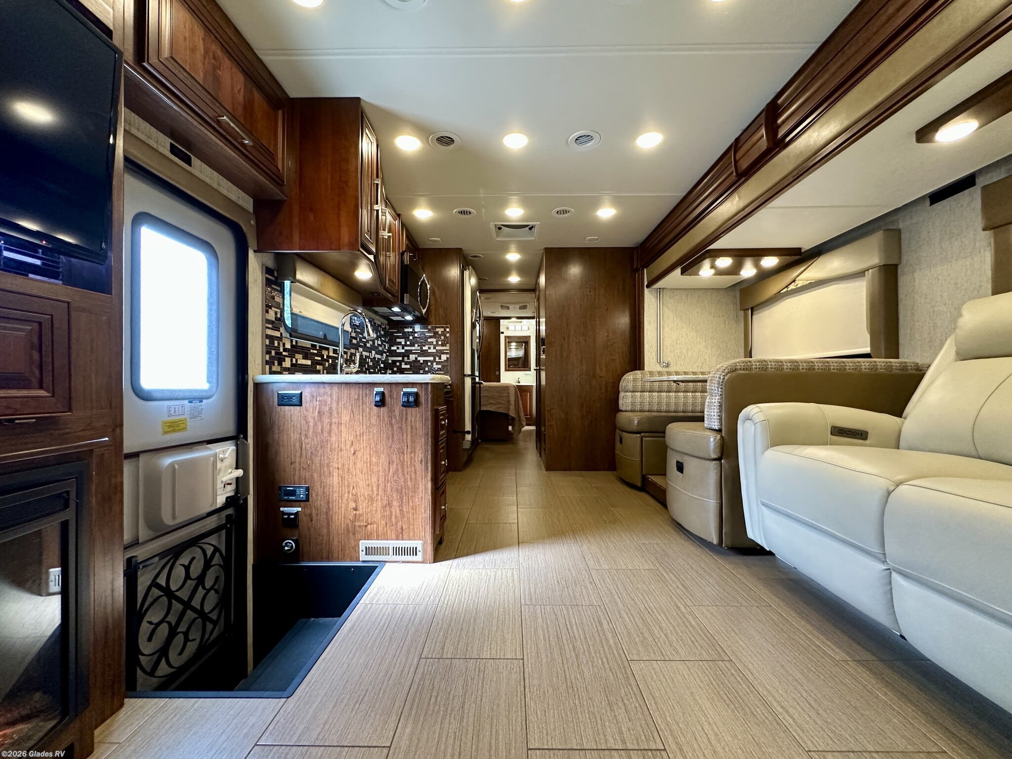2019 Coachmen Mirada Select 37TB - Used Class A For Sale by Glades RV in Fort Myers, Florida features Power Entrance Step, Side View Cameras, Two Full Baths, Washer, Fireplace