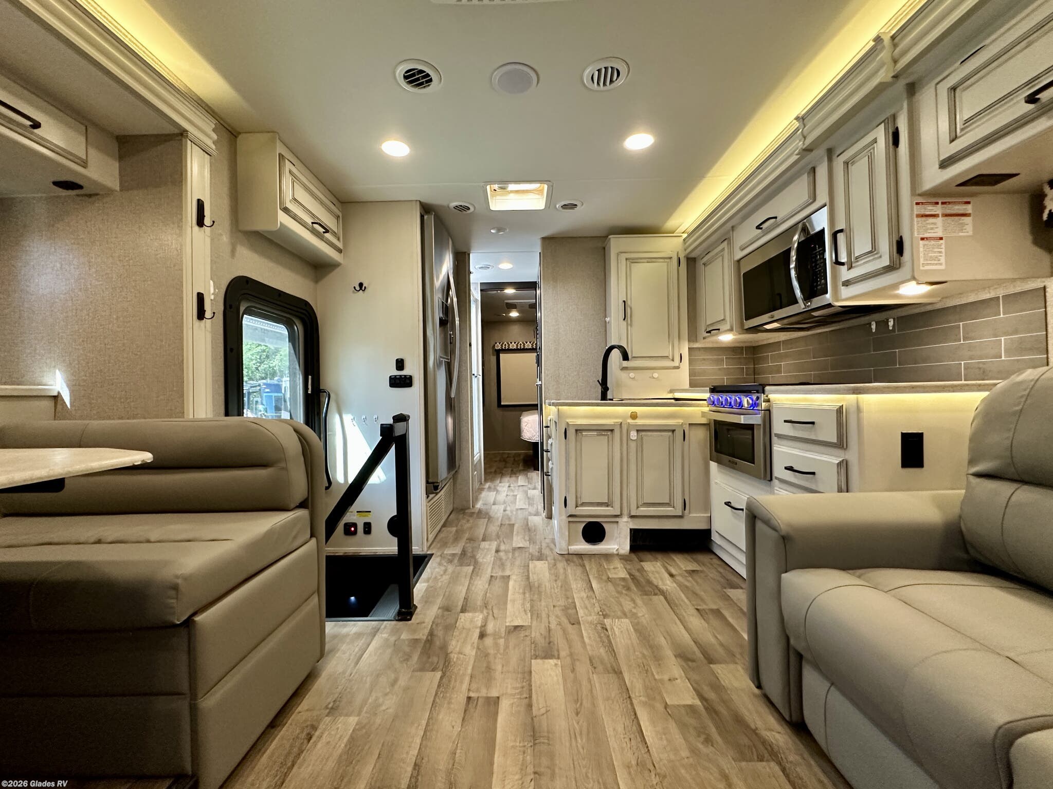 2021 Jayco Precept 31UL - Used Class A For Sale by Glades RV in Fort Myers, Florida features Power Entrance Step, Second Roof A/C, King Size Bed, Outside Entertainment Center, Televator TV