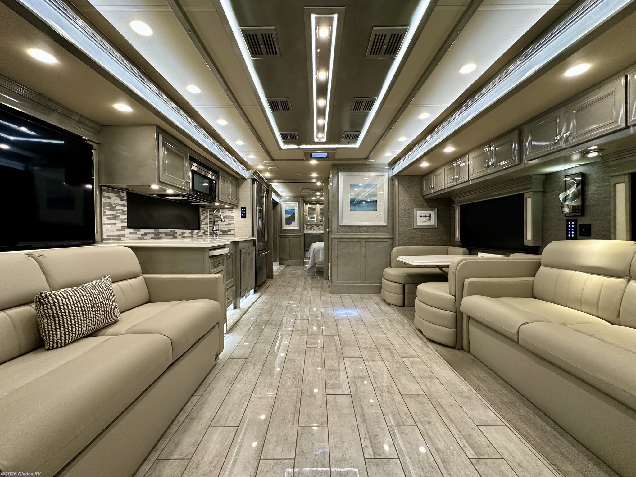 2020 Tiffin Phaeton 37 BH - Used Diesel Pusher For Sale by Glades RV in Fort Myers, Florida features Automatic Leveling Jacks, Bath & 1/2, Dryer, Washer, Residential Refrigerator