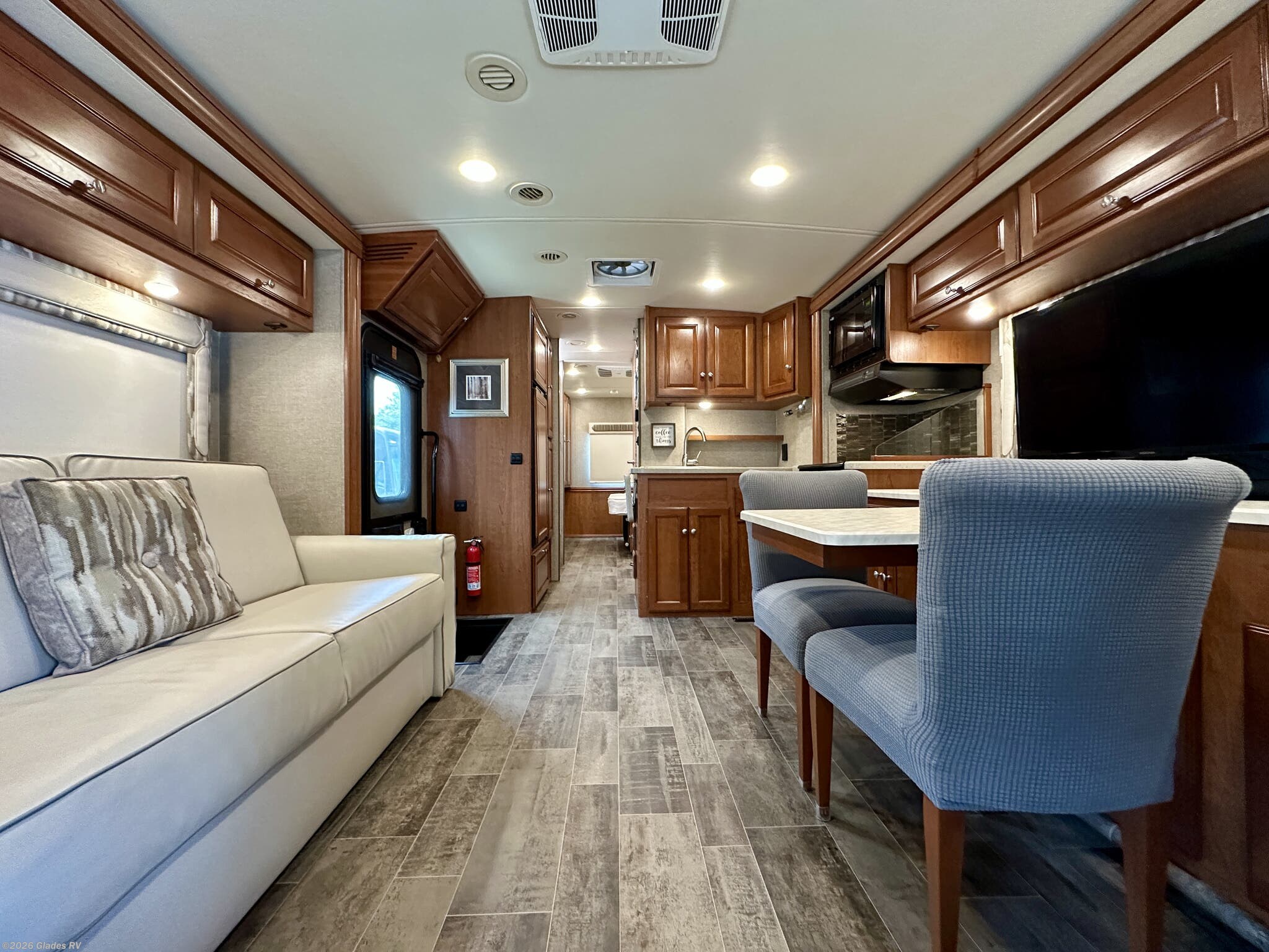 2019 Winnebago Vista LX 30T - Used Class A For Sale by Glades RV in Fort Myers, Florida features Backup Camera, Second Roof A/C, 50 Amp Service, Day/Night Shades, Televator TV