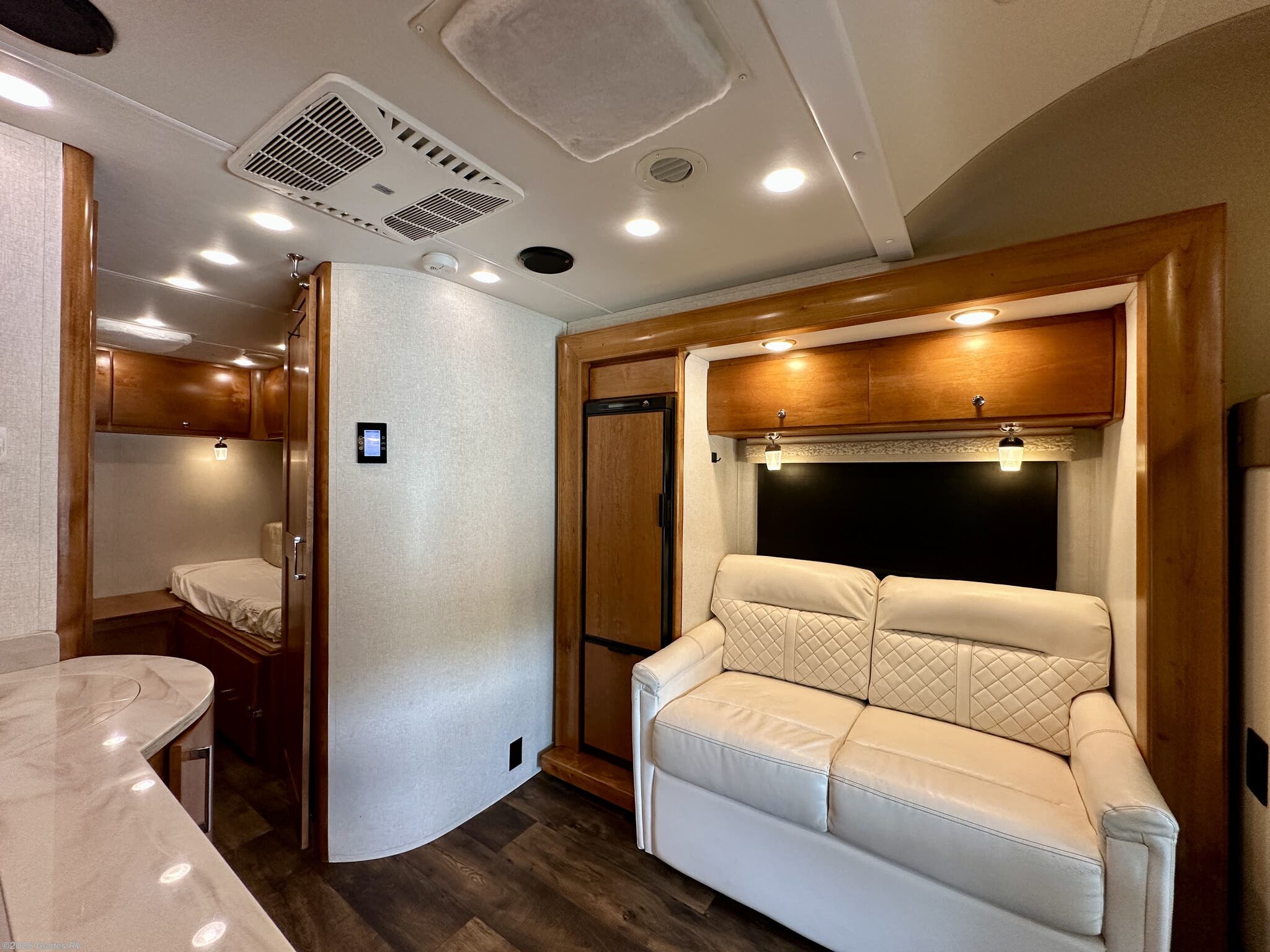2019 Tiffin Wayfarer 24 TW - Used Class C For Sale by Glades RV in Fort Myers, Florida features Central Vacuum, 30 Amp Service, Backup Camera, Convection Microwave, Stove Top Burner