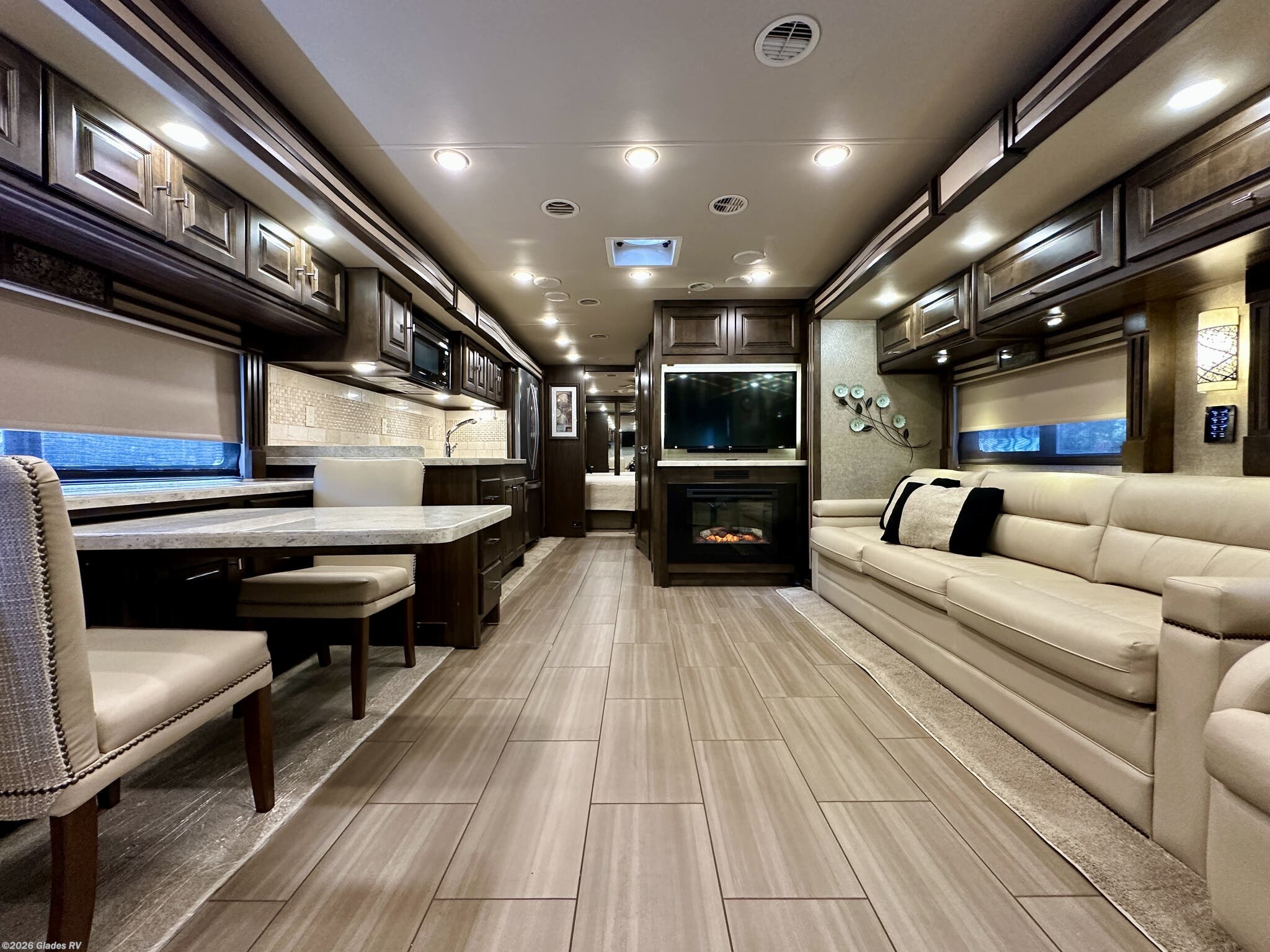 2018 Tiffin Allegro Red 37 PA - Used Diesel Pusher For Sale by Glades RV in Fort Myers, Florida features Backup Camera, Power Entrance Step, Power Awning, Ceiling Fan, Dryer