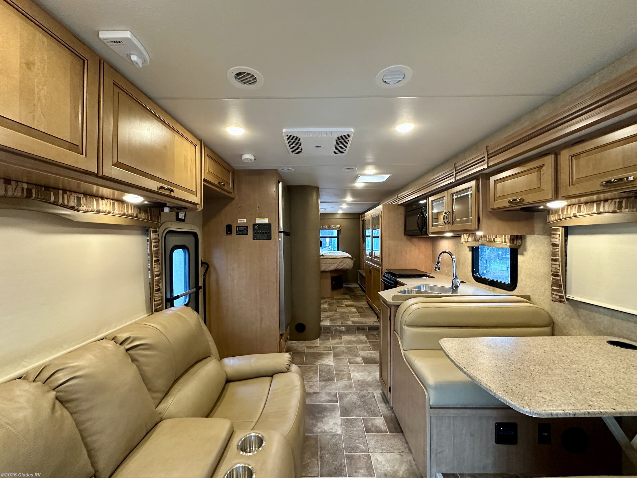 2016 Thor Motor Coach Chateau 31W - Used Class C For Sale by Glades RV in Fort Myers, Florida features Backup Camera, Sound Bar, Automatic Leveling Jacks, Queen Mattress, Outside Entertainment Center