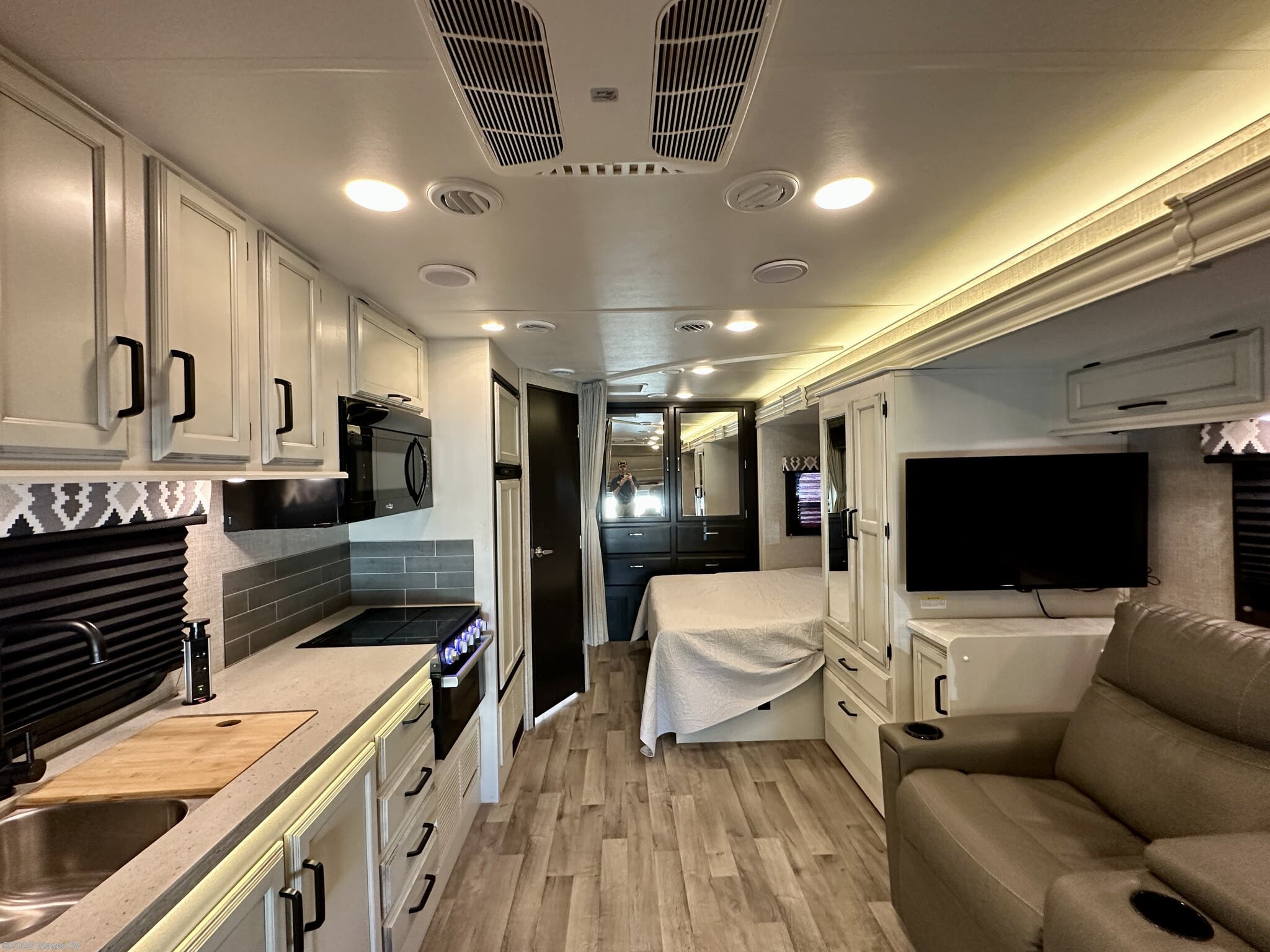 2022 Entegra Coach Odyssey 24B - Used Class C For Sale by Glades RV in Fort Myers, Florida features Power Entrance Step, Backup Camera, Oven