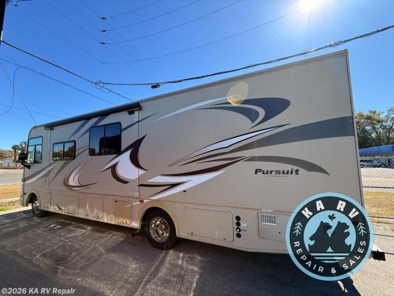 2014 Coachmen Pursuit 31 BD - Used Class A For Sale by KA RV Repair in DeBary, Florida features Slideout
