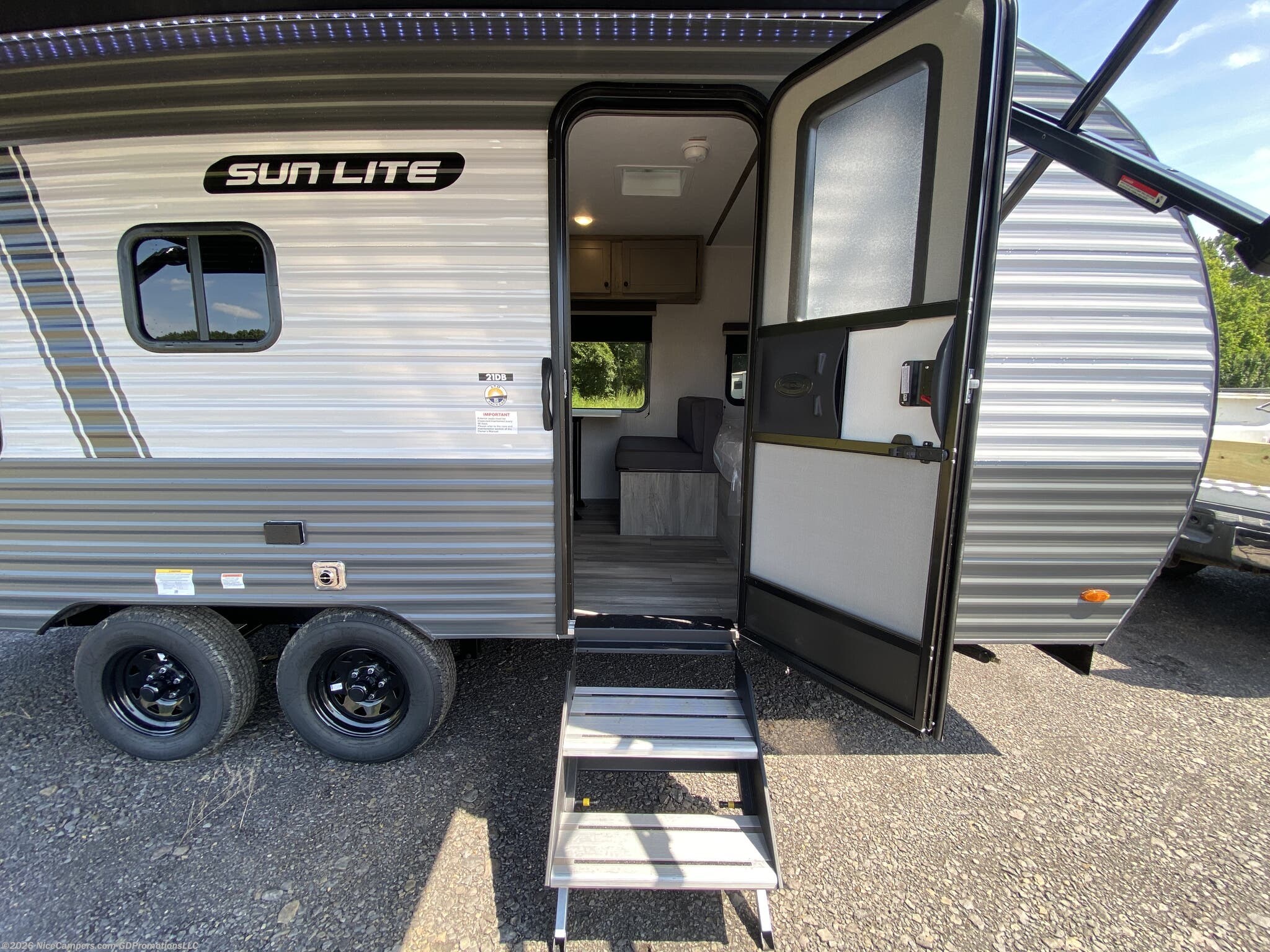 2026 Sun Lite 21DB LTD by Sunset Park RV from NiceCampers.com in Russellville, Arkansas