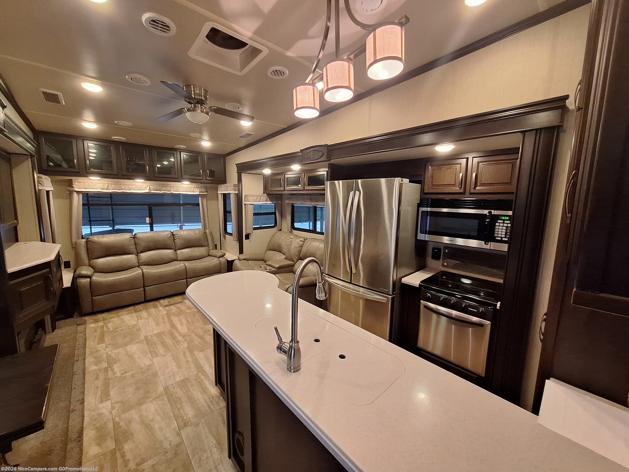 2018 Columbus Compass 298RLC by Palomino from NiceCampers.com in Russellville, Arkansas