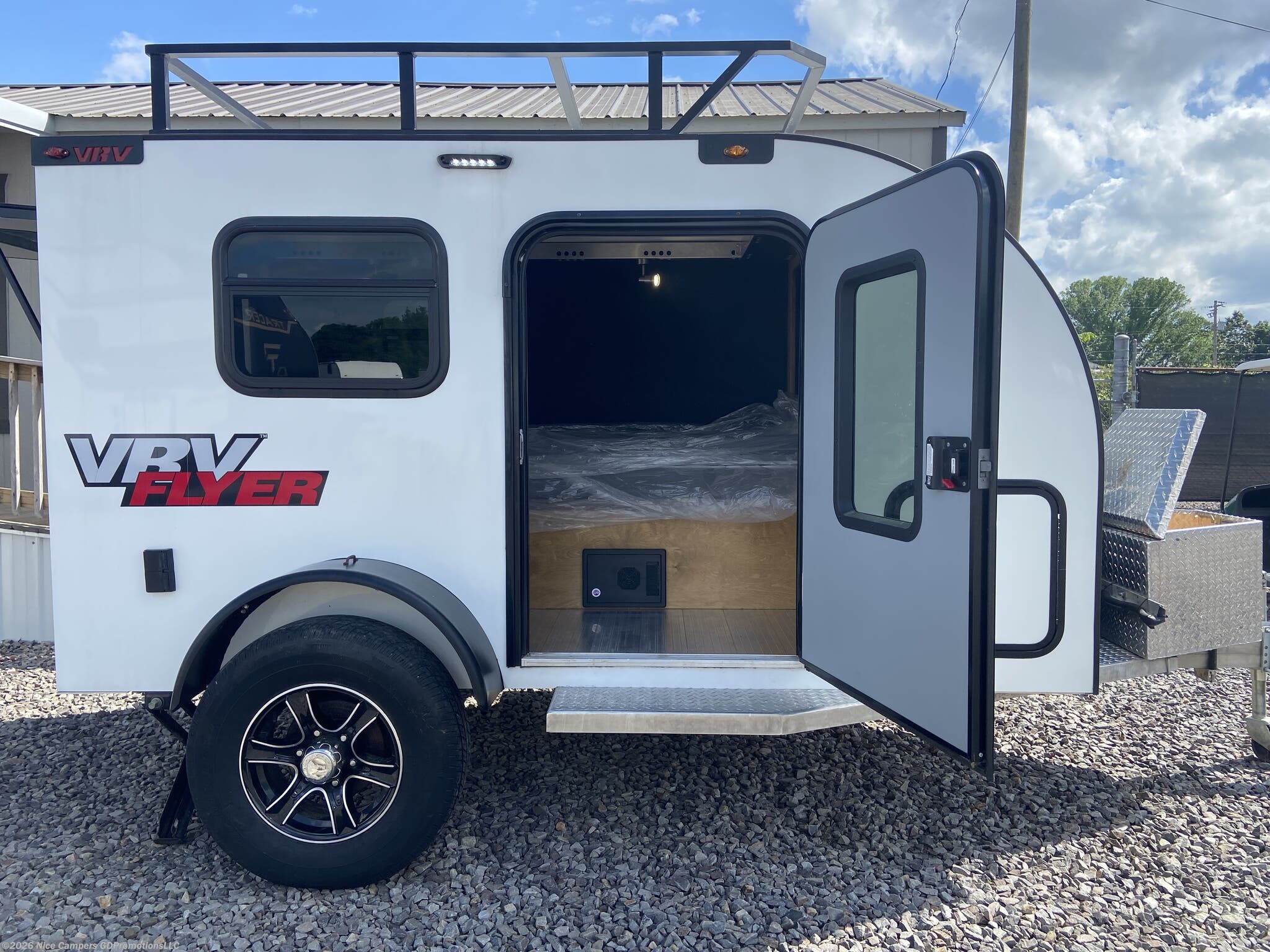 2018 inTech Flyer VRV Chase - Used Travel Trailer For Sale by Nice Campers in Russellville, Arkansas features Spare Tire Kit, Luggage Rack, Detachable Power Cord, Bench Seat, Solar Prep