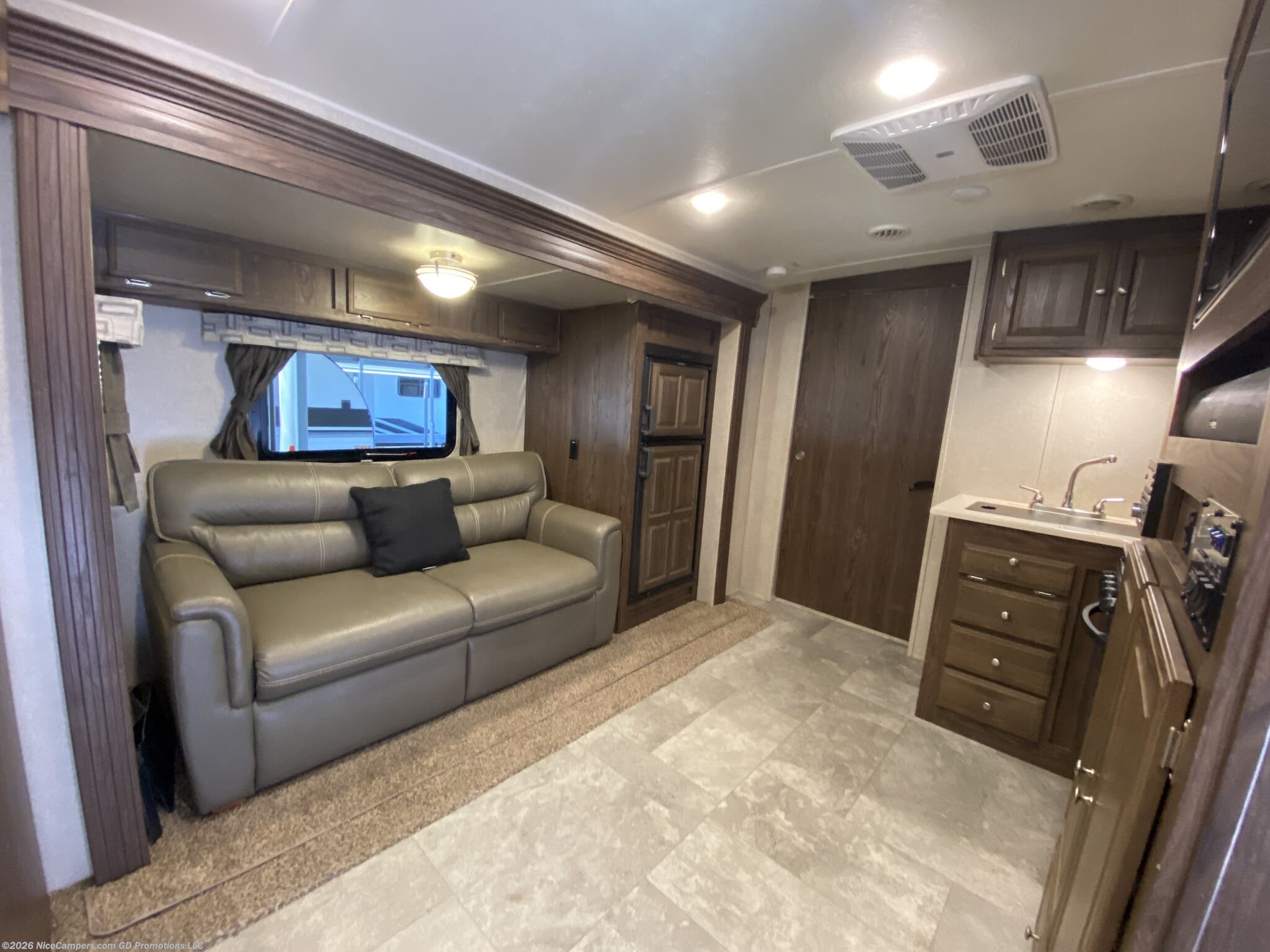 2018 Flagstaff Micro Lite 25FBLS by Forest River from NiceCampers.com in Russellville, Arkansas